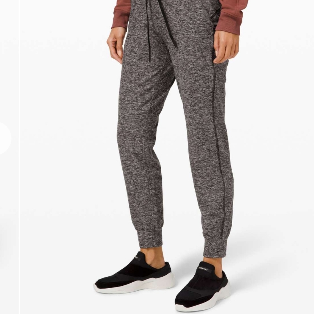 NWOT Ready to Rulu Fleece Jogger